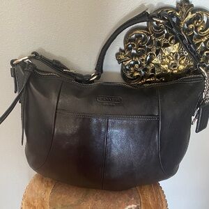 ♣️ 🖤100% Authentic Black Classic leather Coach Soho bag♠️🖤
